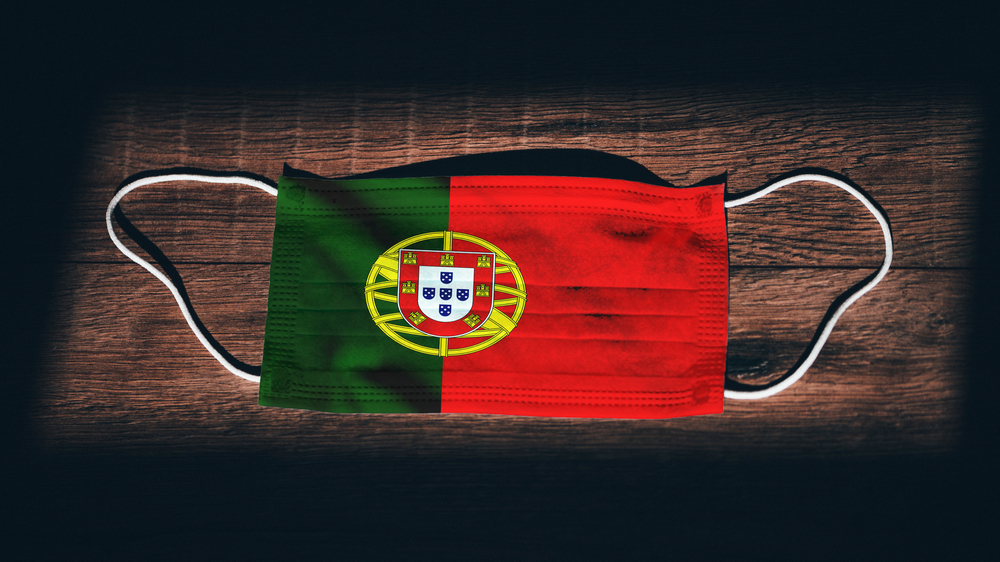 protection mask with flag of Portugal imprinted